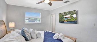 Waterfront Heated Pool,Jacuzzi, Pier, 2mi to Beach