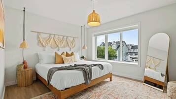 3 quartos, escrivaninha, ferros/tábuas de passar roupa, berço de viagem