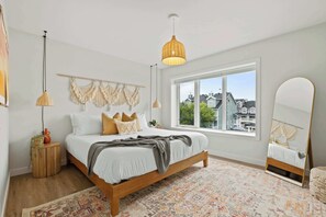 3 bedrooms, desk, iron/ironing board, WiFi - Promenade | 3BR | BBQ, Fire Pit | Near the Beach!! (Sylvan Lake)
