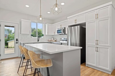 Promenade | 3BR | BBQ, Fire Pit | Near the Beach!!