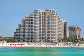 On the beach - Beachside Towers II 4282 - Gulf Front, Sandestin, Cmty Pool, Fitness + Tram! (Miramar Beach)