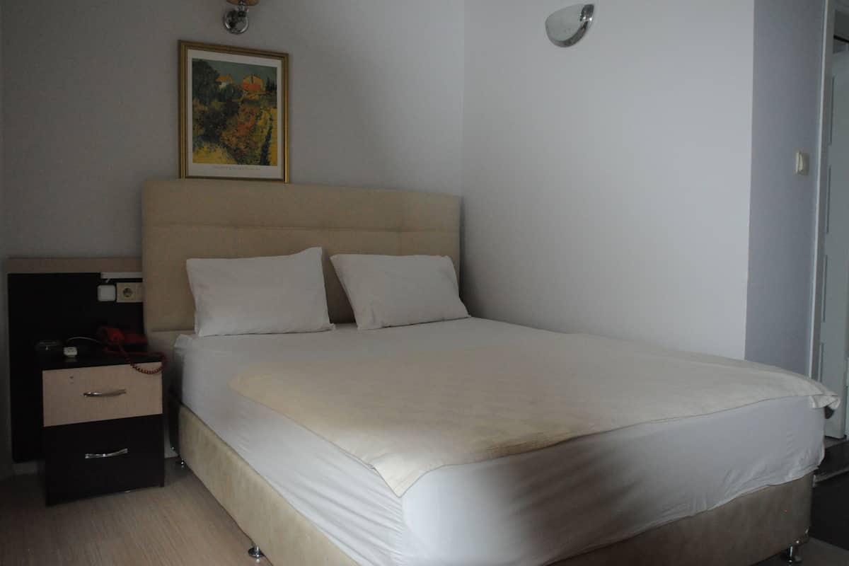 Studio | Front of property