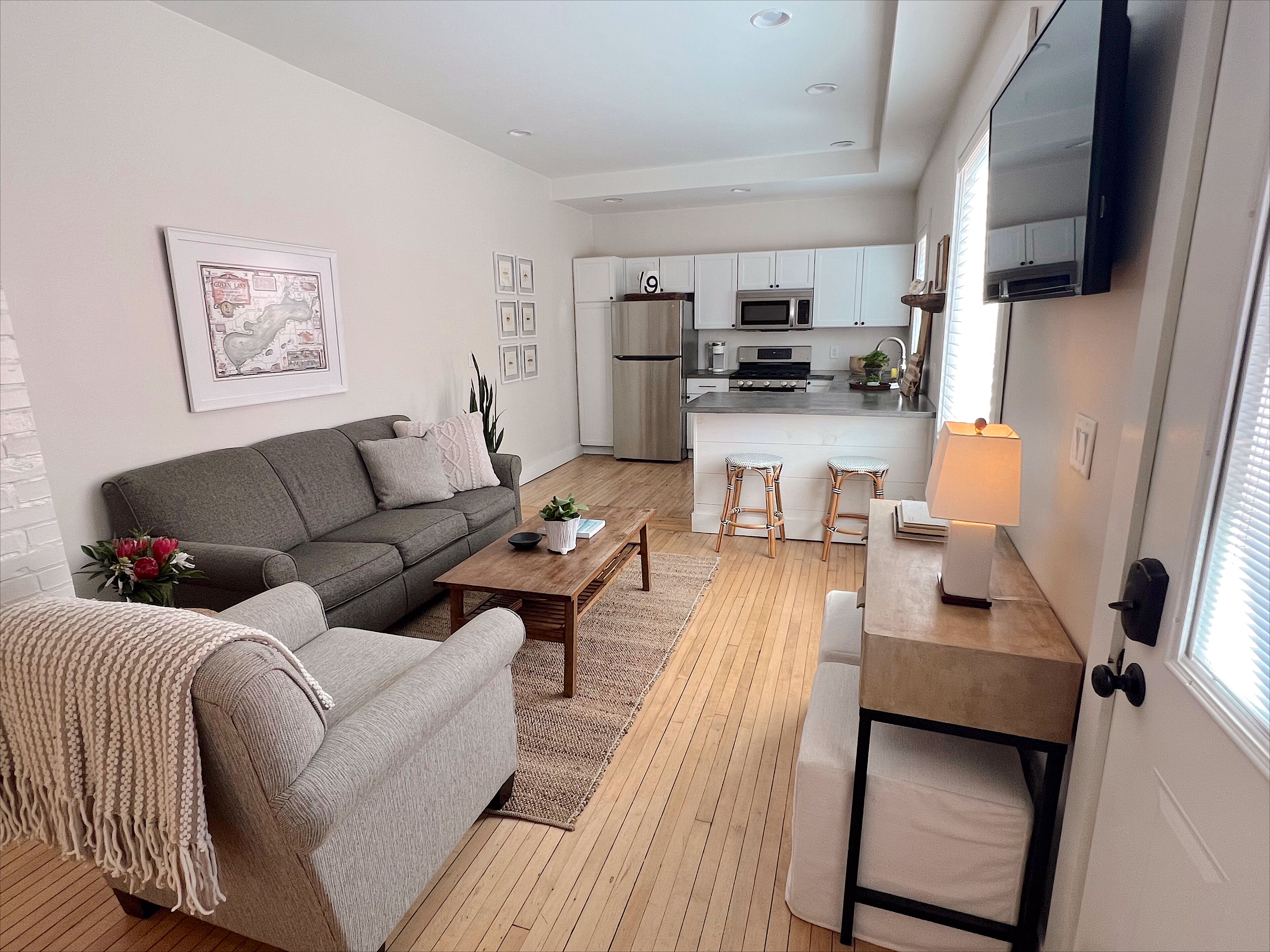 Downtown Green Lake-Steps from Lake, Restaurants and Shopping