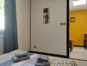 2 bedrooms, desk, iron/ironing board, free WiFi