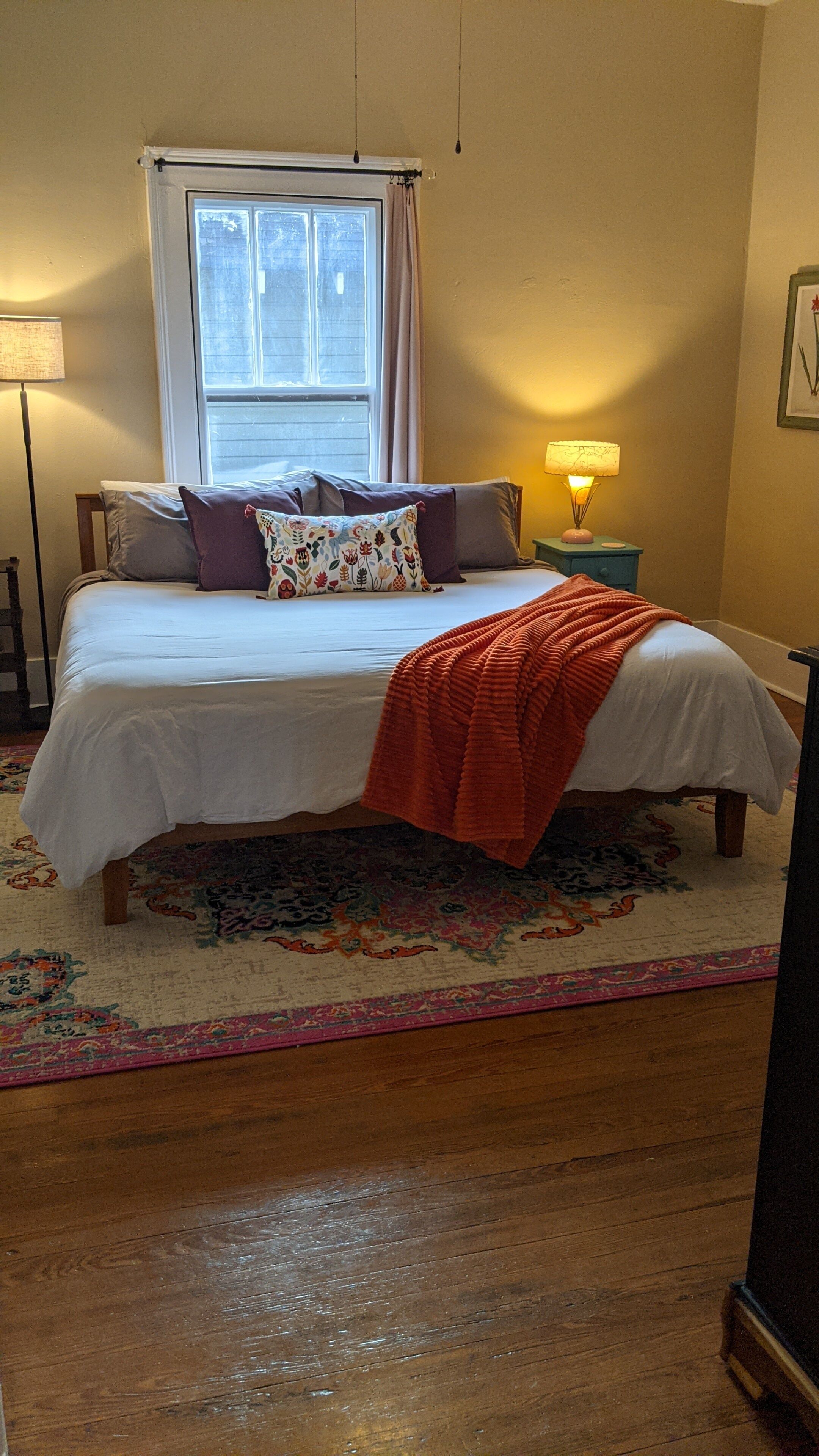 🌞 Cheerful Eclectic Bungalow in 🐕 Dog Friendly Neighborhood -NO PET FEES