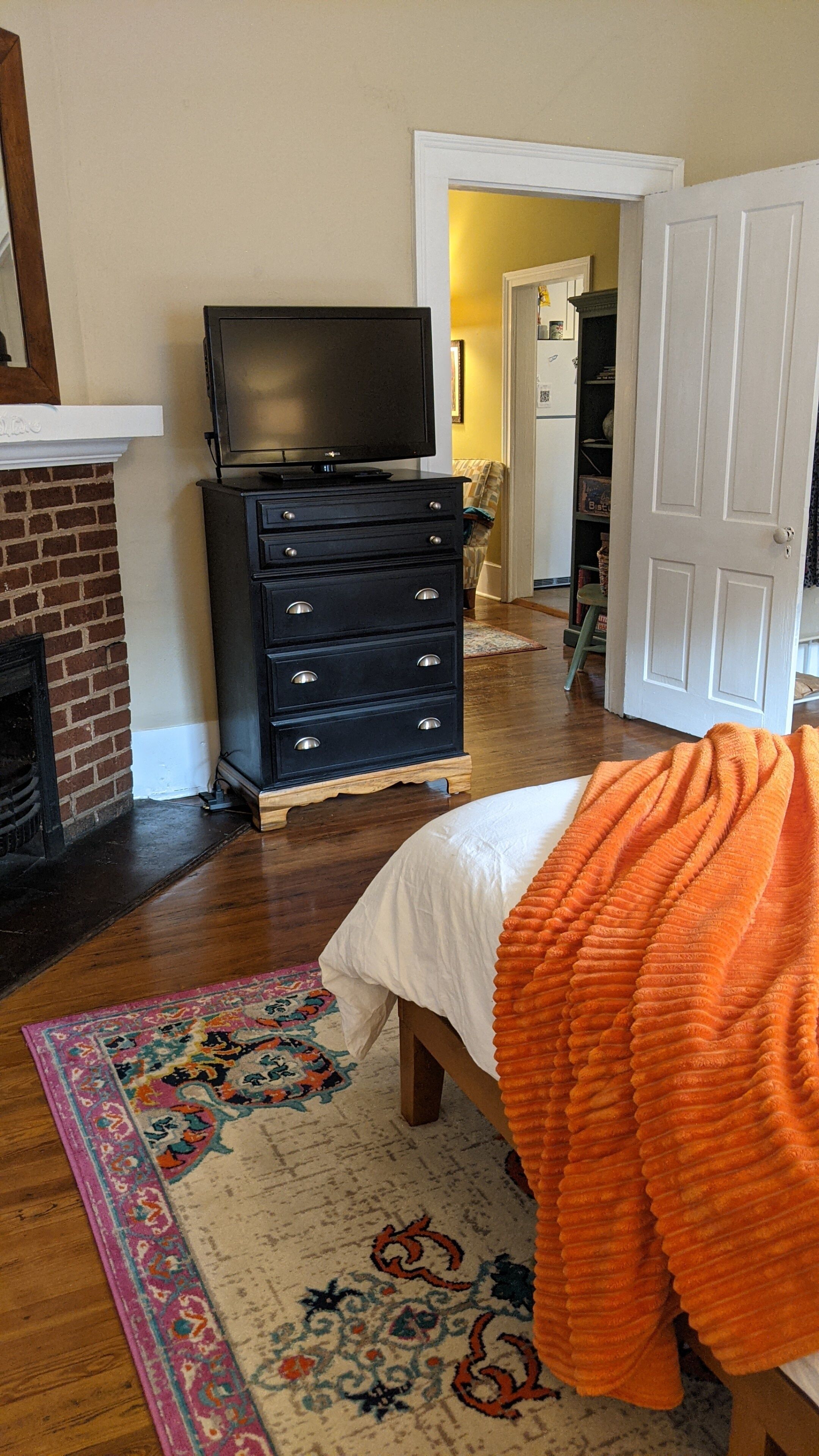 🌞 Cheerful Eclectic Bungalow in 🐕 Dog Friendly Neighborhood -NO PET FEES