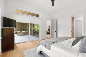 3 bedrooms, desk, WiFi, bed sheets