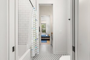 3 chambres, bureau, Wi-Fi, literie fournie