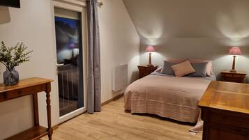2 Schlafzimmer, Schreibtisch, schallisolierte Zimmer
