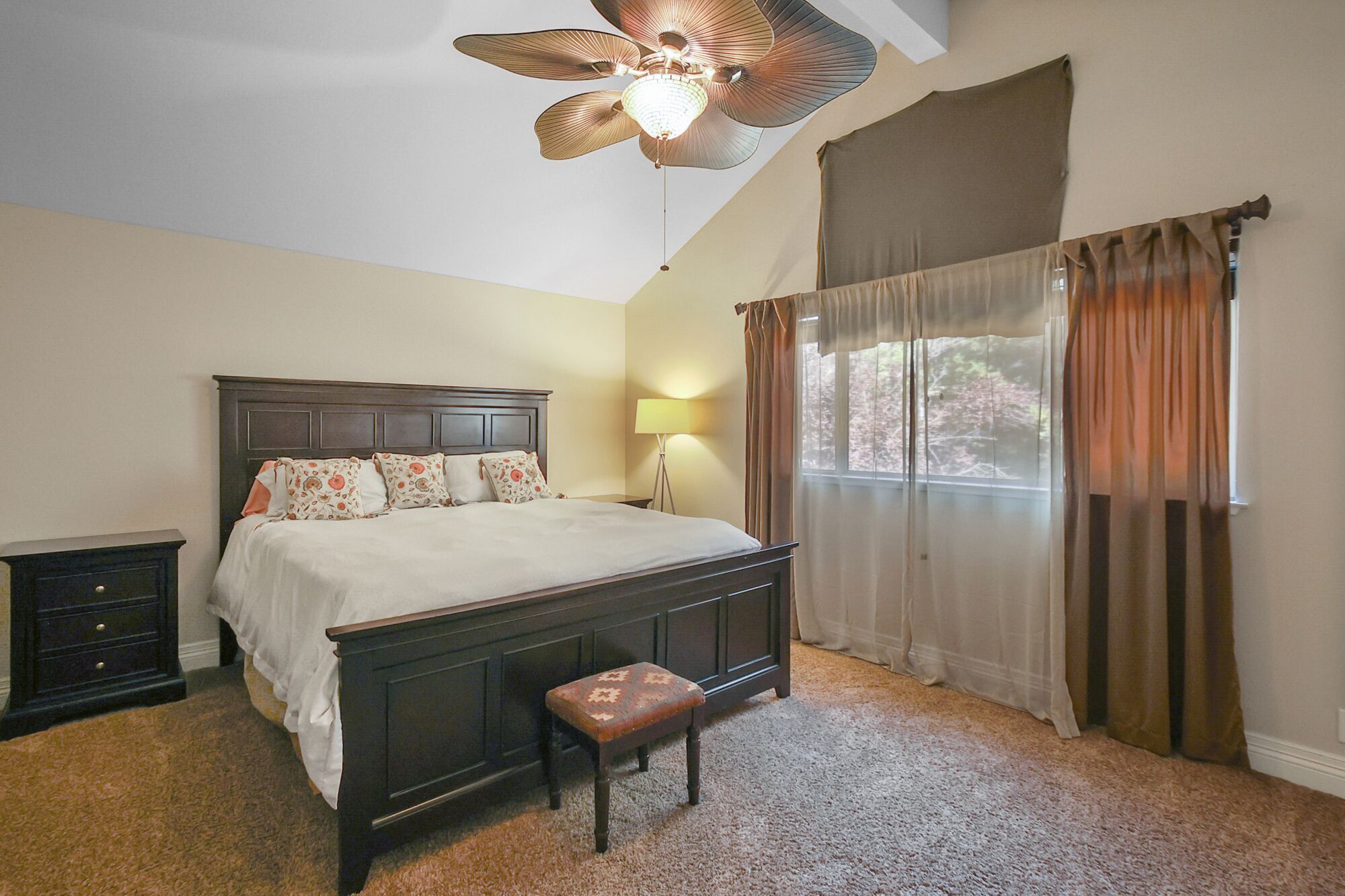 4 dormitorios, escritorio, wifi gratis y ropa de cama