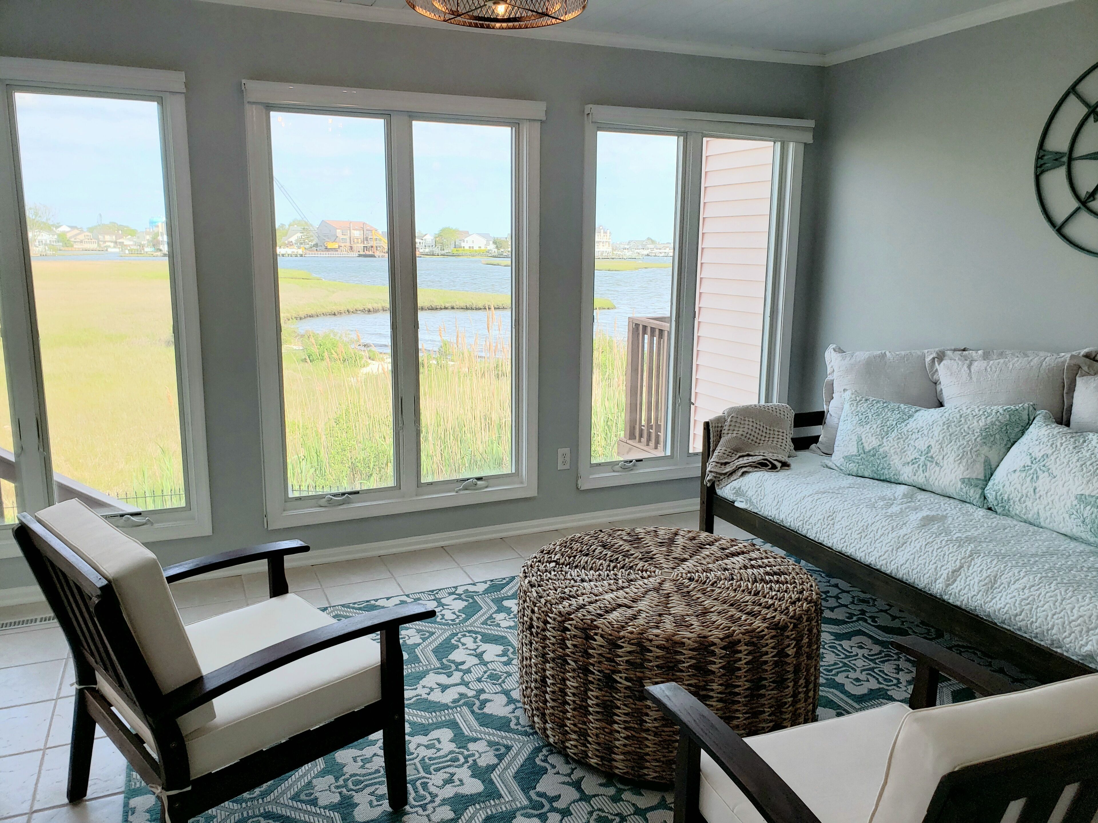 Escape to the Bay *** Linens Included ***