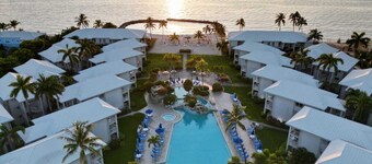 Sunset Cove 2BR/2BA • Ocean Views • Pool/ Swim-Up Bar • Hot Tub • Walk to Beach!