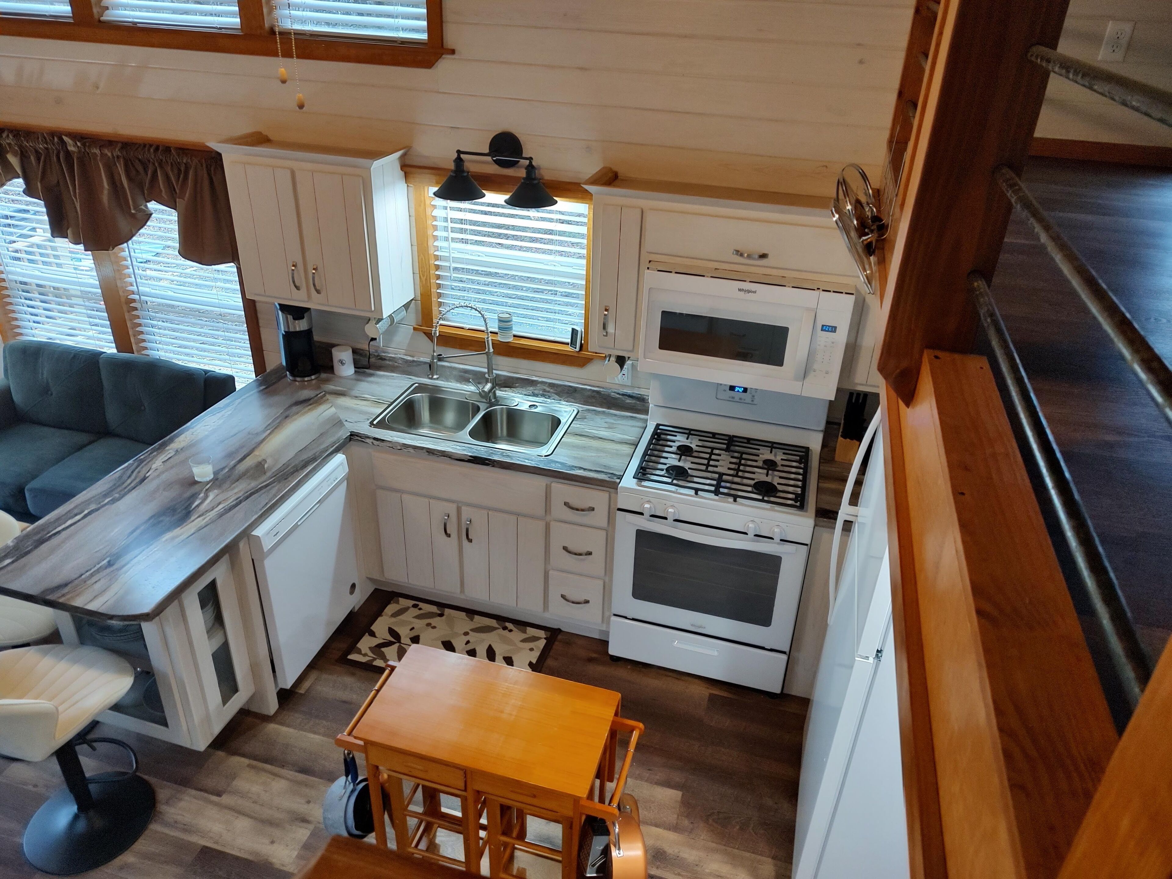 Tiny cabin nesteled on 10 wooded acres at 4000 elevation