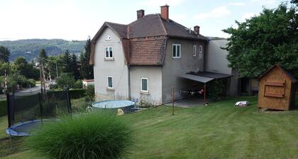 Family apartment near the center with a terrace and barbecue