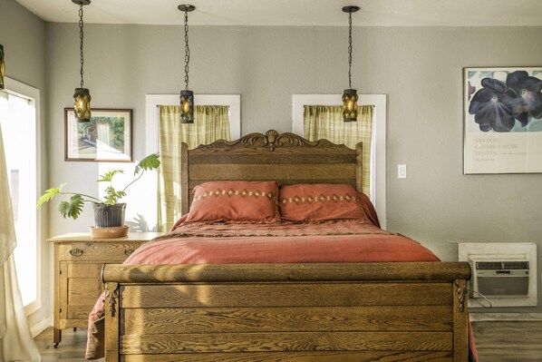 7 bedrooms, WiFi - HASIENDA STYLE. ENTIRE HOME DIVIDED INTO 4 PRIVATE APARTMENTS (Shallowater)