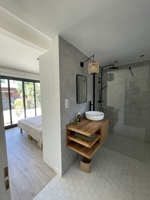 5 Schlafzimmer, Bügeleisen/Bügelbrett, kostenloses WLAN, Bettwäsche