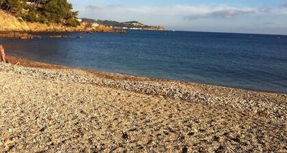 Large family home in a pine forest 2 minutes' walk from La Verne beach