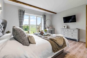 House, Multiple Beds | 4 bedrooms, iron/ironing board, free WiFi, bed sheets - NEW Luxury Barn With Hot Tub Nr Skipton, Yorkshire (Keighley)