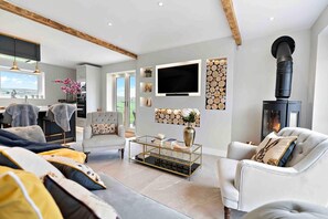 Living room - NEW Luxury Barn With Hot Tub Nr Skipton, Yorkshire (Keighley)