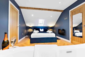 Casa, varias camas | 4 habitaciones, tabla de planchar con plancha y wifi gratis