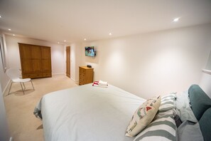 3 chambres, fer et planche à repasser, lit parapluie, Wi-Fi gratuit