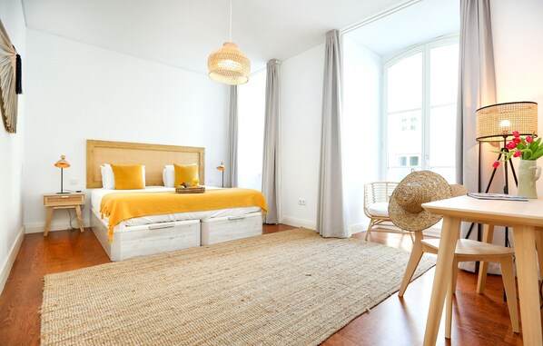 1 chambre, coffre-fort, fer et planche à repasser