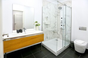 Douche, serviettes fournies