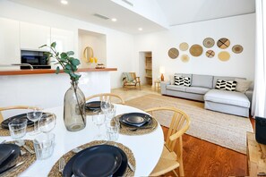 TV - Faro Away From Home Apartment (Faro)