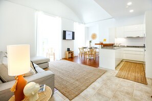 TV - Faro Away From Home Apartment (Faro)