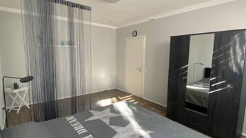 2 Schlafzimmer, Schreibtisch, kostenloses WLAN, Bettwäsche