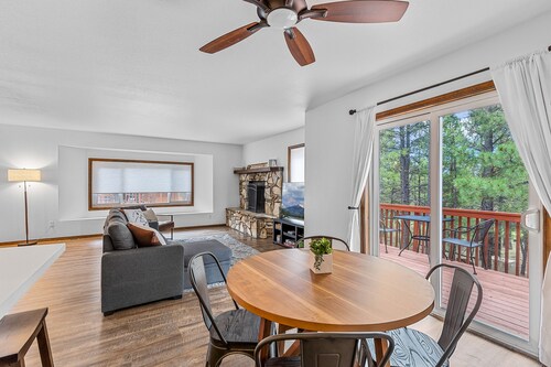 Town Home in the Pine Trees - Sleeps 5!