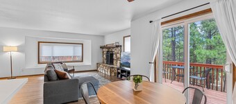 Town Home in the Pine Trees - Sleeps 5!