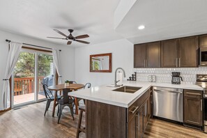 Fridge, microwave, oven, stovetop - Town Home in the Pine Trees - Sleeps 5! (Flagstaff)