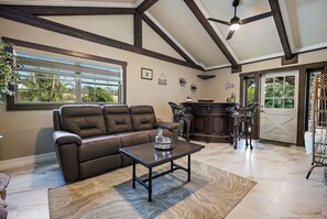 Lobby - Serenity Haven: Luxurious Retreat - Pool Heating Avail (Pinellas Park)