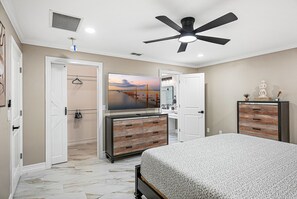 3 habitaciones, escritorio, tabla de planchar con plancha y wifi gratis