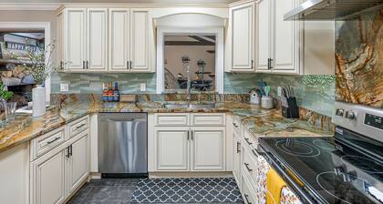 Serenity Haven: Luxurious Retreat - Pool Heating Avail