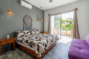 3 slaapkamers, een strijkplank/strijkijzer, gratis wifi, beddengoed