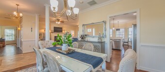 Waterfront retreat w/pool, dock & fire pit in Urbanna. BRING YOUR BOAT!