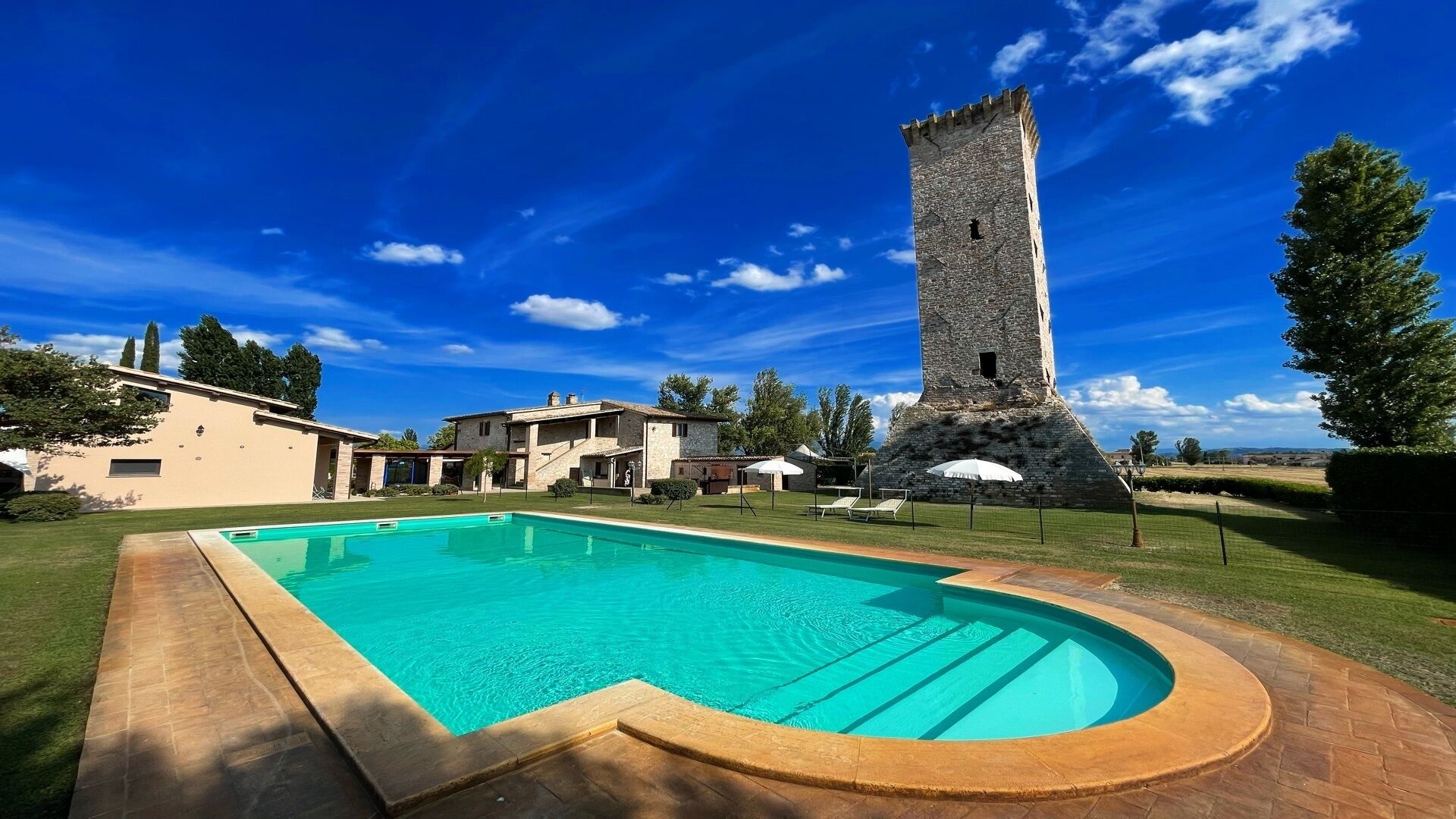 Villa Spelloissima - sleeps 11. Exclusive large pool + grounds