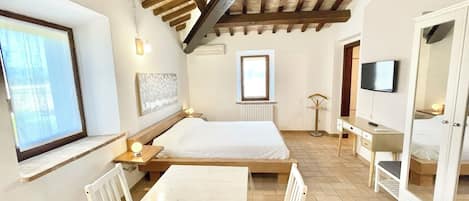 5 Schlafzimmer, BĂŒgeleisen/BĂŒgelbrett, kostenloses WLAN, BettwĂ€sche