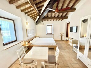 5 Schlafzimmer, Bügeleisen/Bügelbrett, kostenloses WLAN, Bettwäsche