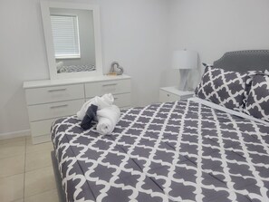 1 soverom, strykejern/-brett, wi-fi (inkludert) og sengetøy