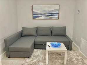 Smart TV, offices - Peaceful and stylish luxury suite in Fort Lauderdale – minutes from Hard Rock Casino, beaches, and FLL Airport. Private, cozy, and perfect for a relaxing getaway. (Fort Lauderdale)