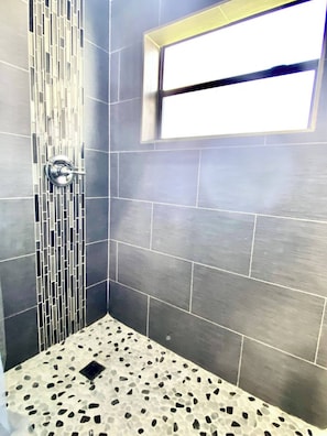 Hair dryer, towels - Peaceful and stylish luxury suite in Fort Lauderdale – minutes from Hard Rock Casino, beaches, and FLL Airport. Private, cozy, and perfect for a relaxing getaway. (Fort Lauderdale)