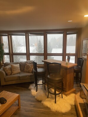 Interior - Cozy and Spacious Ski In/Out Family- sized Condo- 5 minute walk to Ski Lift!! (Dillon)