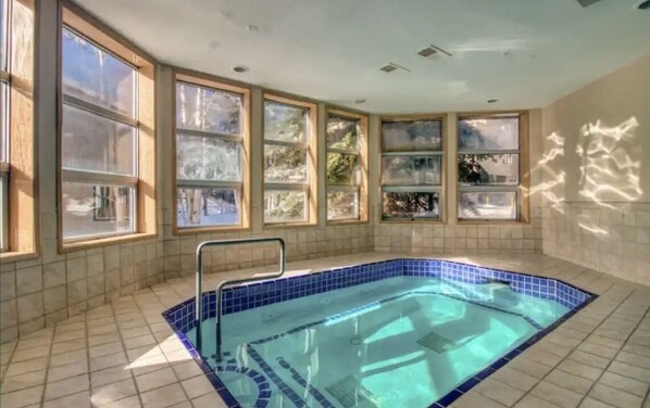 Interior - Cozy and Spacious Ski In/Out Family- sized Condo- 5 minute walk to Ski Lift!! (Dillon)