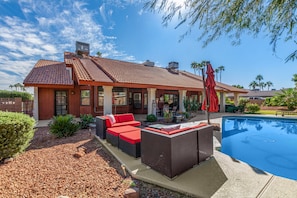 Pool - SPRAWLING MILLION DOLLAR ARROWHEAD ESTATE POOL SPA, 2 KING BEDS, STADIUM TOPGOLF (Glendale)