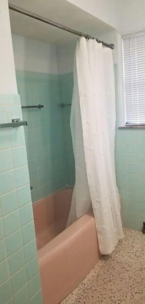 Ensemble baignoire-douche