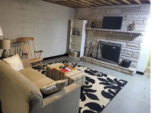 Living area - Welcome to Retro House! Take a trip back in time. (Indianapolis)