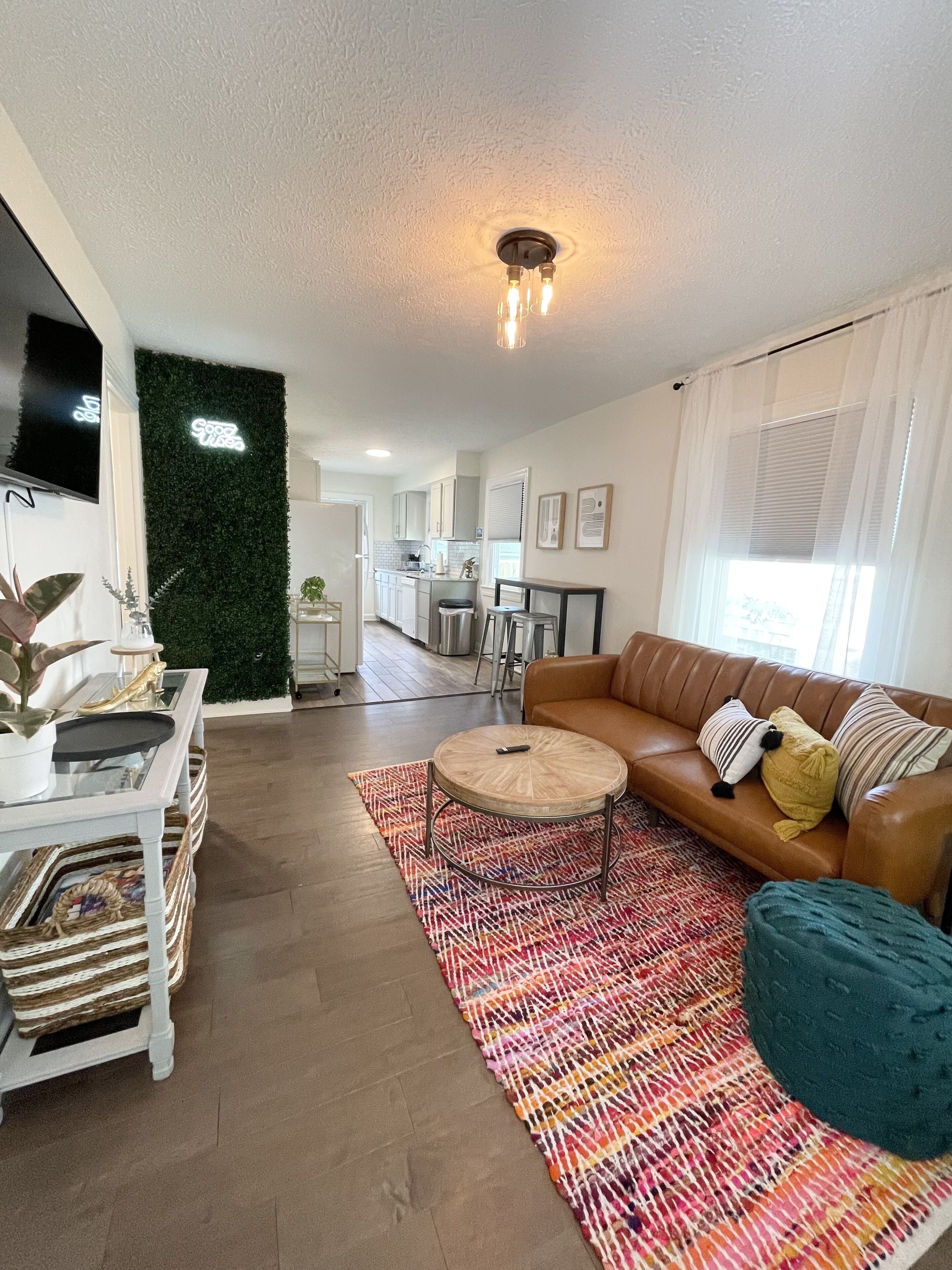 Cute & Convenient house 1 mile from Churchill Downs! 